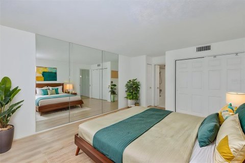 Condo in Bradenton, Florida, 2 bedrooms  № 2218259 - photo 16