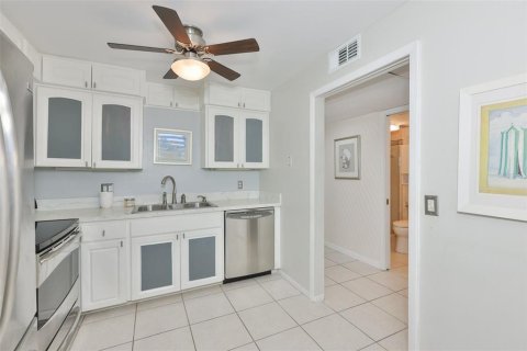 Condo in Bradenton, Florida, 2 bedrooms  № 2218259 - photo 7