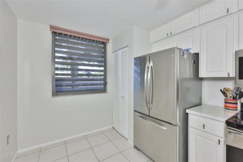 Condo in Bradenton, Florida, 2 bedrooms  № 2218259 - photo 5