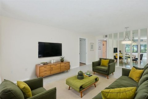 Condo in Bradenton, Florida, 2 bedrooms  № 2218259 - photo 22