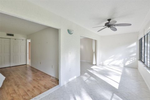 Condo in Bradenton, Florida, 2 bedrooms  № 2218259 - photo 26