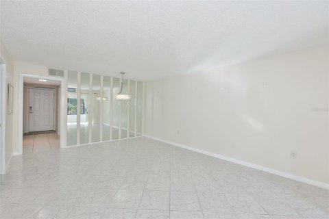 Condo in Bradenton, Florida, 2 bedrooms  № 2218259 - photo 23