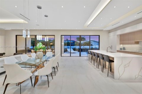 Купить виллу или дом в Форт-Лодердейл, Флорида 4 спальни, 291.71м2, № 2060700 - фото 6