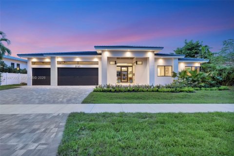 Купить виллу или дом в Форт-Лодердейл, Флорида 4 спальни, 291.71м2, № 2060700 - фото 2