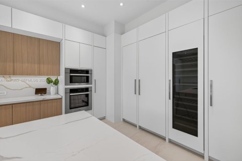 Купить виллу или дом в Форт-Лодердейл, Флорида 4 спальни, 291.71м2, № 2060700 - фото 8