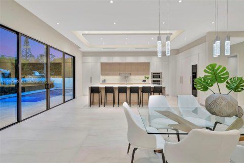 Купить виллу или дом в Форт-Лодердейл, Флорида 4 спальни, 291.71м2, № 2060700 - фото 15