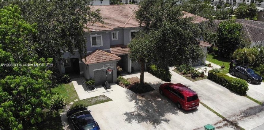 Immobilier commercial à Coral Springs, Floride 473.89 m2 № 2077488