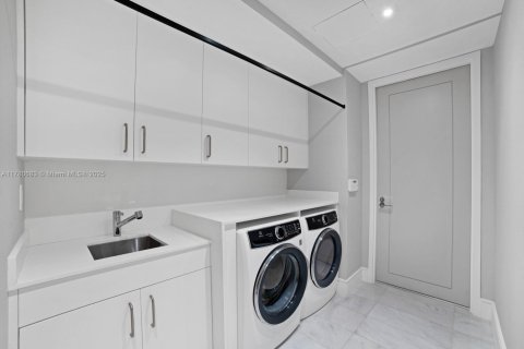 Condo in Sunny Isles Beach, Florida, 4 bedrooms  № 1707856 - photo 17