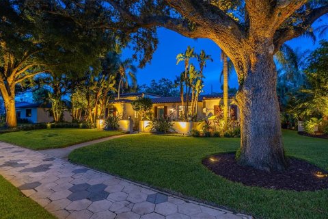 House in Saint Petersburg, Florida 4 bedrooms, 292.36 sq.m. № 1909953 - photo 4