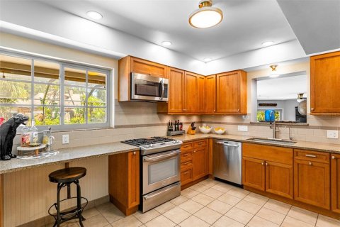 Casa en venta en Saint Petersburg, Florida, 4 dormitorios, 292.36 m2 № 1909953 - foto 28