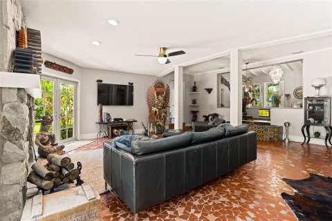 House in Saint Petersburg, Florida 4 bedrooms, 292.36 sq.m. № 1909953 - photo 22