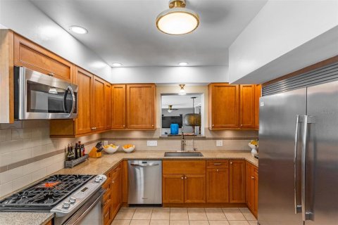 House in Saint Petersburg, Florida 4 bedrooms, 292.36 sq.m. № 1909953 - photo 29