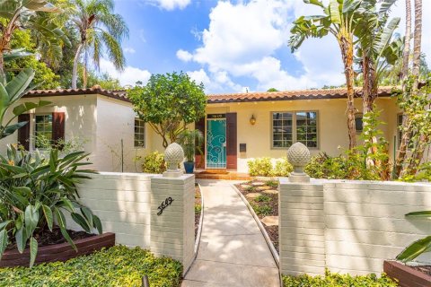 House in Saint Petersburg, Florida 4 bedrooms, 292.36 sq.m. № 1909953 - photo 9