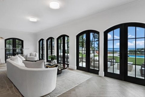 House in Golden Beach, Florida 10 bedrooms, 1237.74 sq.m. № 1763846 - photo 3