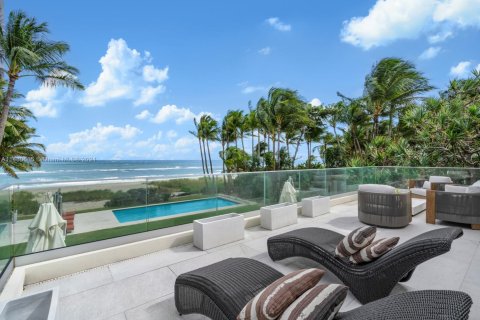 House in Golden Beach, Florida 10 bedrooms, 1237.74 sq.m. № 1763846 - photo 22