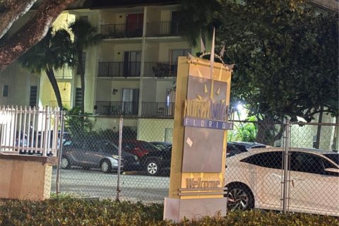 Condo in North Miami, Florida, 2 bedrooms № 2081158 - photo 3