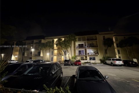 Condo in North Miami, Florida, 2 bedrooms № 2081158 - photo 2