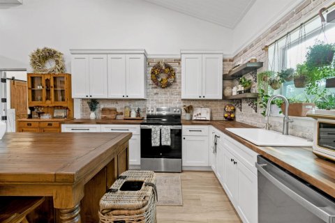 House in Jupiter, Florida 4 bedrooms, 200.67 sq.m. № 2376999 - photo 14