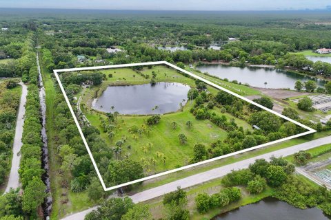 House in Jupiter, Florida 4 bedrooms, 200.67 sq.m. № 2376999 - photo 2