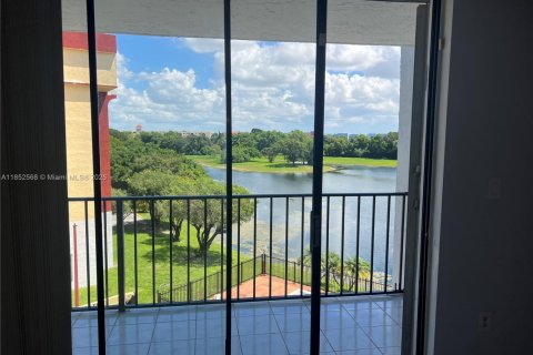 Condominio en venta en Miami, Florida, 1 dormitorio, 75.53 m2 № 1991845 - foto 14