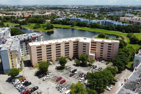 Condominio en venta en Miami, Florida, 1 dormitorio, 75.53 m2 № 1991845 - foto 19