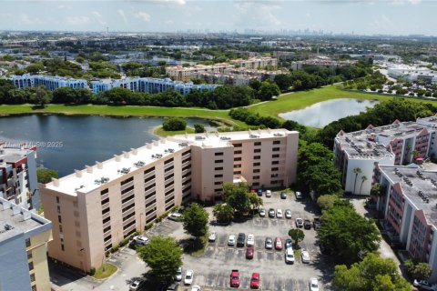 Condominio en venta en Miami, Florida, 1 dormitorio, 75.53 m2 № 1991845 - foto 1