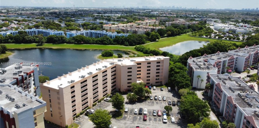 Condominio en Miami, Florida, 1 dormitorio № 1991845