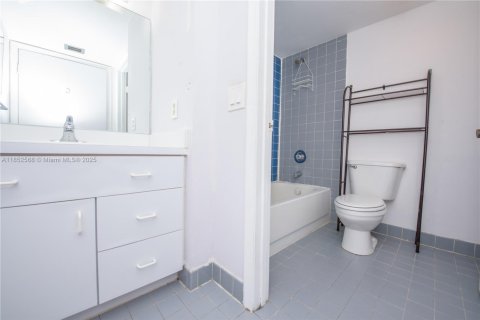 Condominio en venta en Miami, Florida, 1 dormitorio, 75.53 m2 № 1991845 - foto 12
