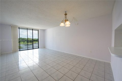 Condominio en venta en Miami, Florida, 1 dormitorio, 75.53 m2 № 1991845 - foto 2
