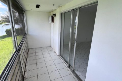 Copropriété à vendre à West Palm Beach, Floride: 1 chambre, 57.13 m2 № 2008982 - photo 2