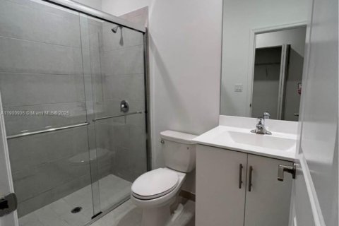 Commercial property in Miami, Florida 1 bedroom № 1952122 - photo 3