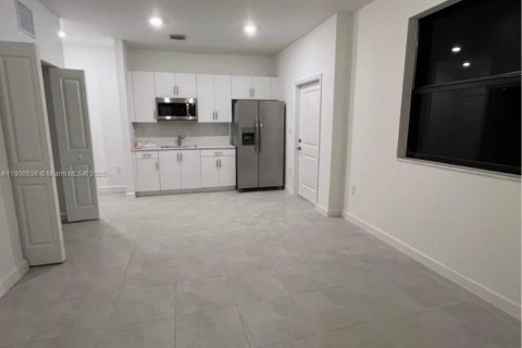 Commercial property in Miami, Florida 1 bedroom № 1952122 - photo 8
