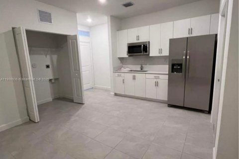 Commercial property in Miami, Florida 1 bedroom № 1952122 - photo 7