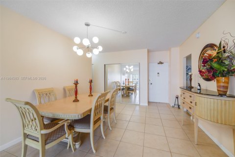 Снять в аренду кондоминиум в Халландейл-Бич, Флорида 1 спальня, 80.82м2, № 2025958 - фото 3