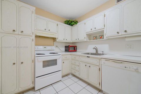 Снять в аренду кондоминиум в Халландейл-Бич, Флорида 1 спальня, 80.82м2, № 2025958 - фото 9