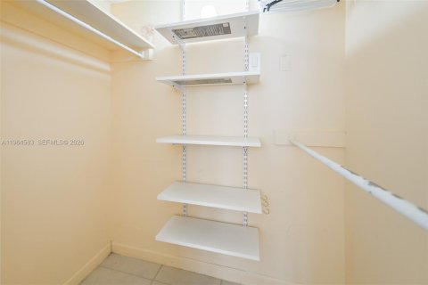 Снять в аренду кондоминиум в Халландейл-Бич, Флорида 1 спальня, 80.82м2, № 2025958 - фото 16