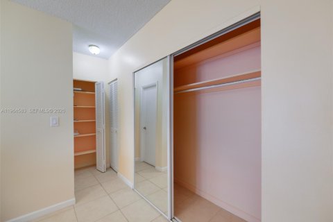 Снять в аренду кондоминиум в Халландейл-Бич, Флорида 1 спальня, 80.82м2, № 2025958 - фото 12