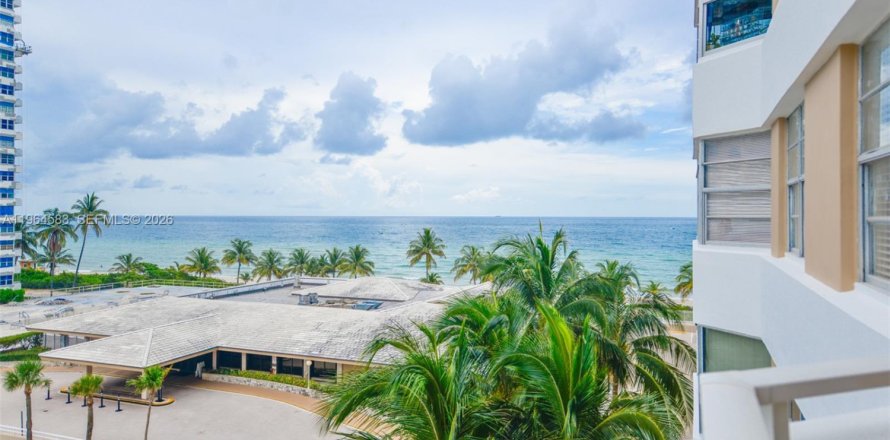 Кондоминиум с 1 спальней в Халландейл-Бич, Флорида № 2025958