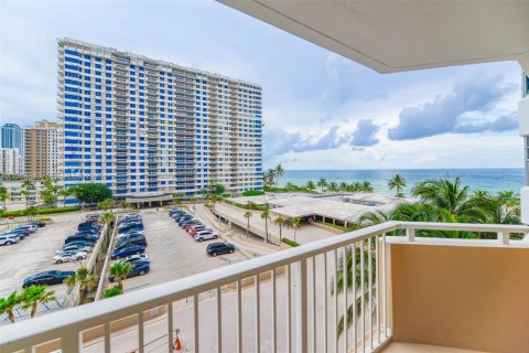 Снять в аренду кондоминиум в Халландейл-Бич, Флорида 1 спальня, 80.82м2, № 2025958 - фото 7