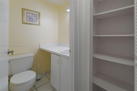 Снять в аренду кондоминиум в Халландейл-Бич, Флорида 1 спальня, 80.82м2, № 2025958 - фото 13