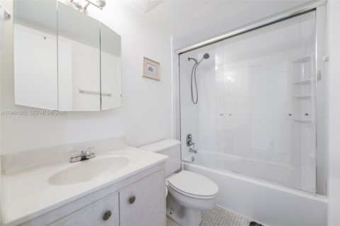 Снять в аренду кондоминиум в Халландейл-Бич, Флорида 1 спальня, 80.82м2, № 2025958 - фото 17