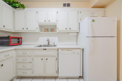 Снять в аренду кондоминиум в Халландейл-Бич, Флорида 1 спальня, 80.82м2, № 2025958 - фото 14