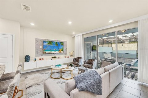 Touwnhouse à vendre à Davenport, Floride: 5 chambres, 212.1 m2 № 2330648 - photo 10