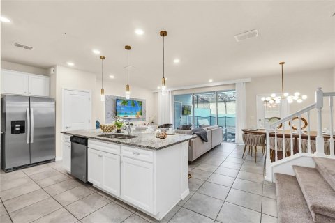 Touwnhouse à vendre à Davenport, Floride: 5 chambres, 212.1 m2 № 2330648 - photo 2