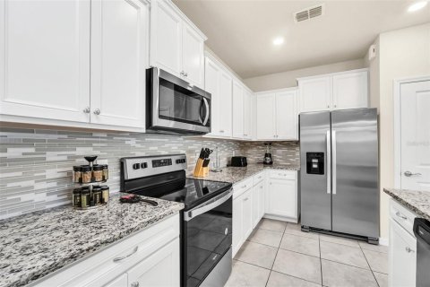 Touwnhouse à vendre à Davenport, Floride: 5 chambres, 212.1 m2 № 2330648 - photo 5