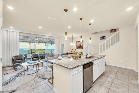 Touwnhouse à vendre à Davenport, Floride: 5 chambres, 212.1 m2 № 2330648 - photo 7