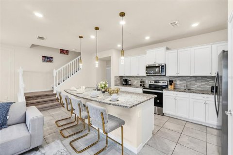 Touwnhouse à vendre à Davenport, Floride: 5 chambres, 212.1 m2 № 2330648 - photo 8
