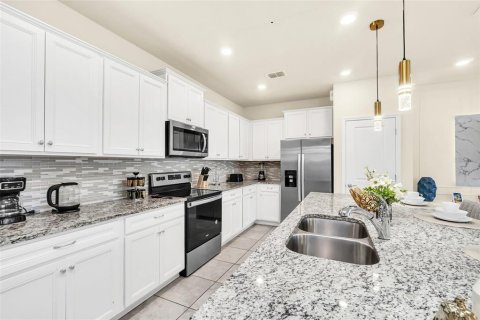 Touwnhouse à vendre à Davenport, Floride: 5 chambres, 212.1 m2 № 2330648 - photo 4