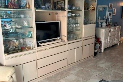 Снять в аренду кондоминиум в Редингтон-Шорс, Флорида 3 комнаты, 98.48м2, № 2218453 - фото 16