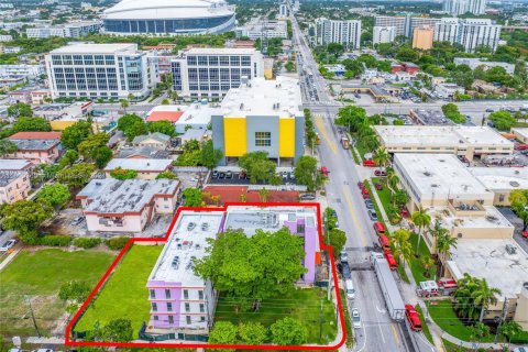 Commercial property in Miami, Florida № 1870050 - photo 9